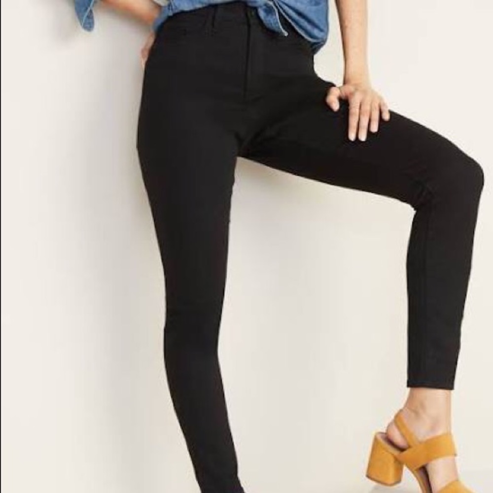 High-waisted black jeans - Old navy size 6